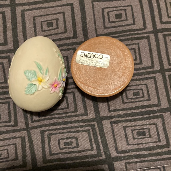 Enesco resins egg and wooden stand - Picture 2 of 2